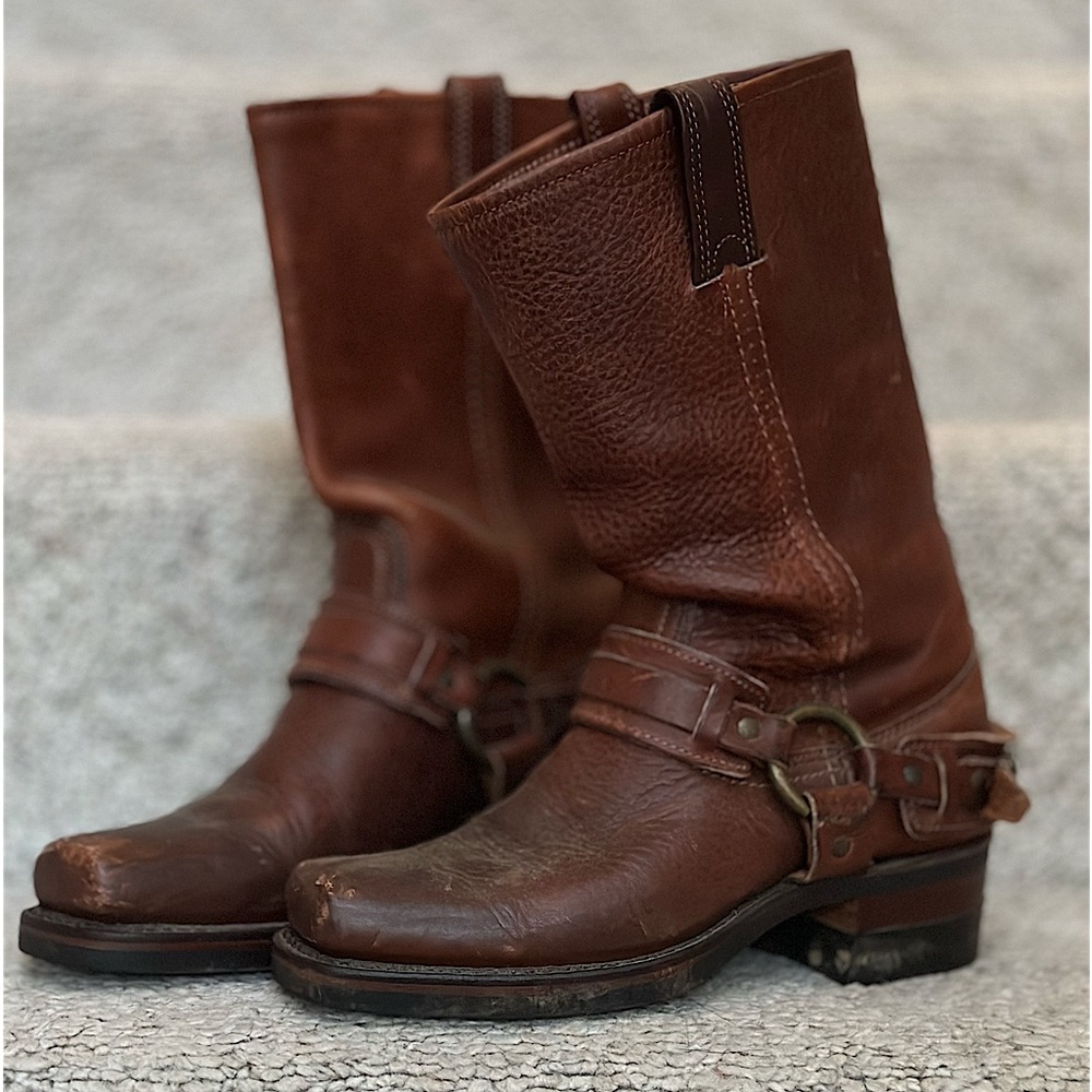 Frye 700 Vtg Buckle Harness Square Toe Boots Womens Size 7M
STYLE 77250-2